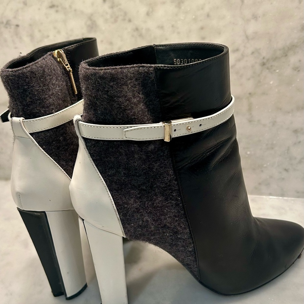Hugo Boss Elegant Black and White Ankle Boots